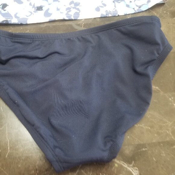 NEW SWIMSUIT - Picture 8 of 9